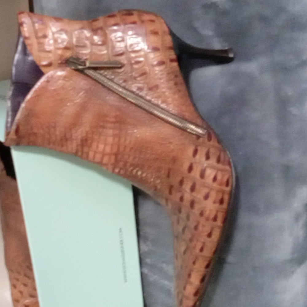 Donald j Pliner  Tan Gator Boot Shoe